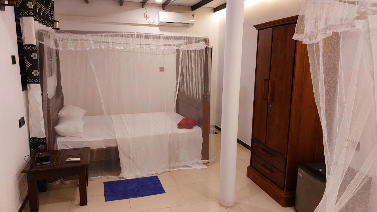 Bandulas Beach House Hikkaduwa Bagian luar foto