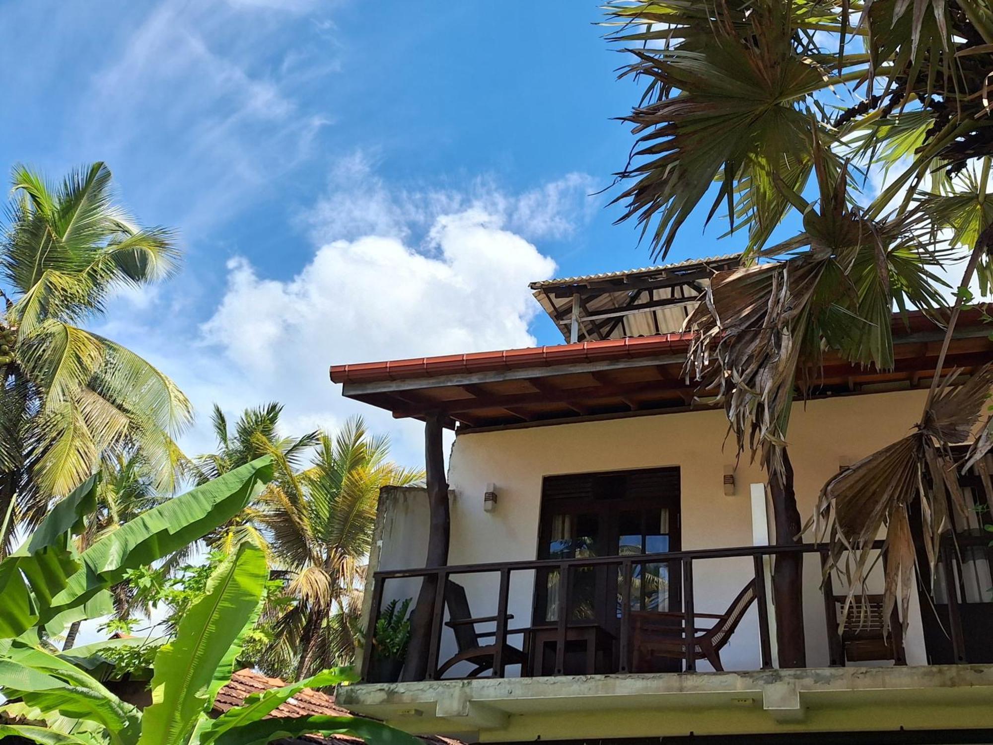 Bandulas Beach House Hikkaduwa Bagian luar foto