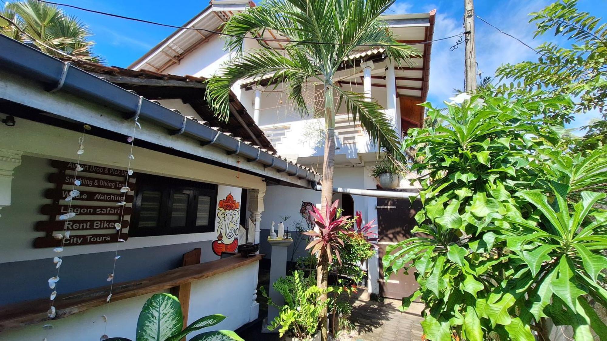 Bandulas Beach House Hikkaduwa Bagian luar foto