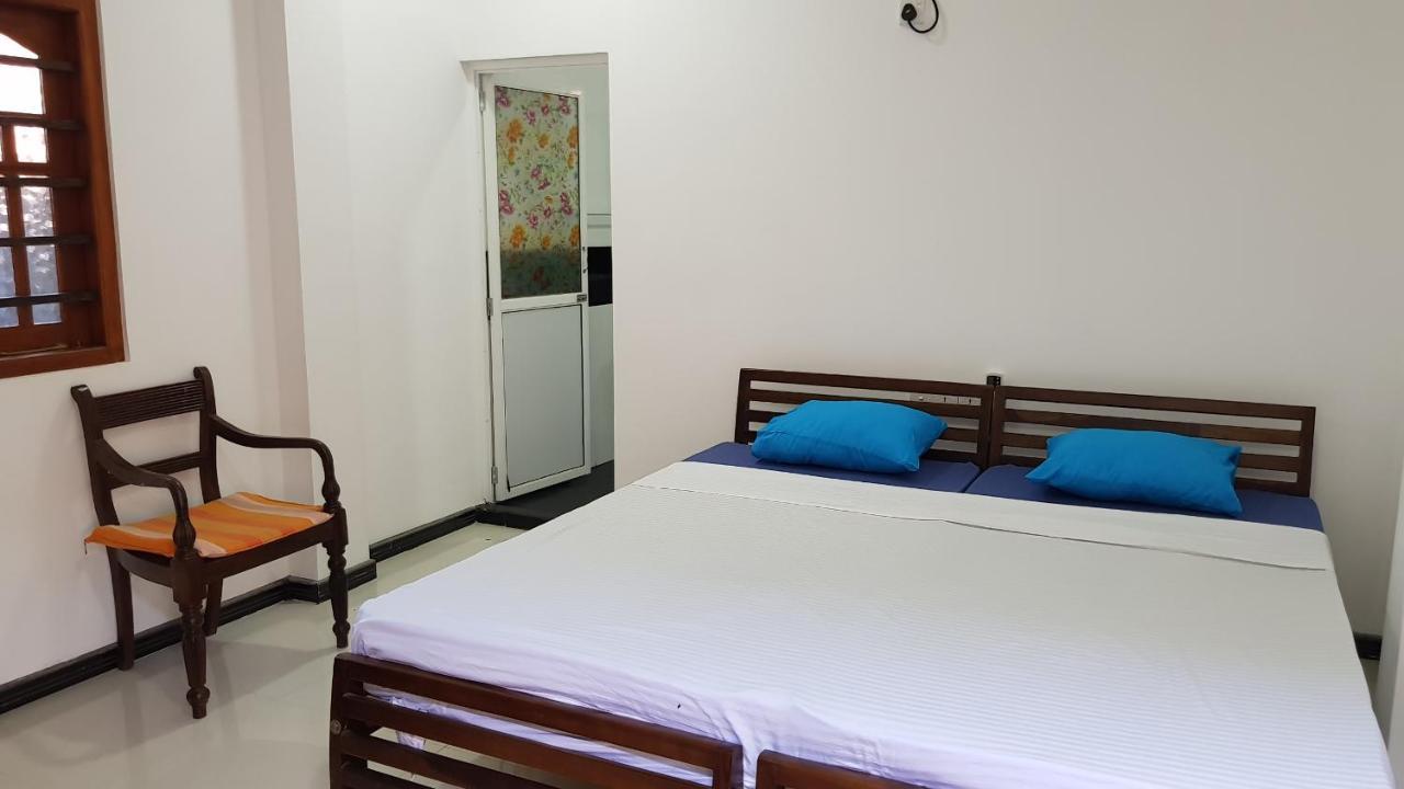 Bandulas Beach House Hikkaduwa Bagian luar foto