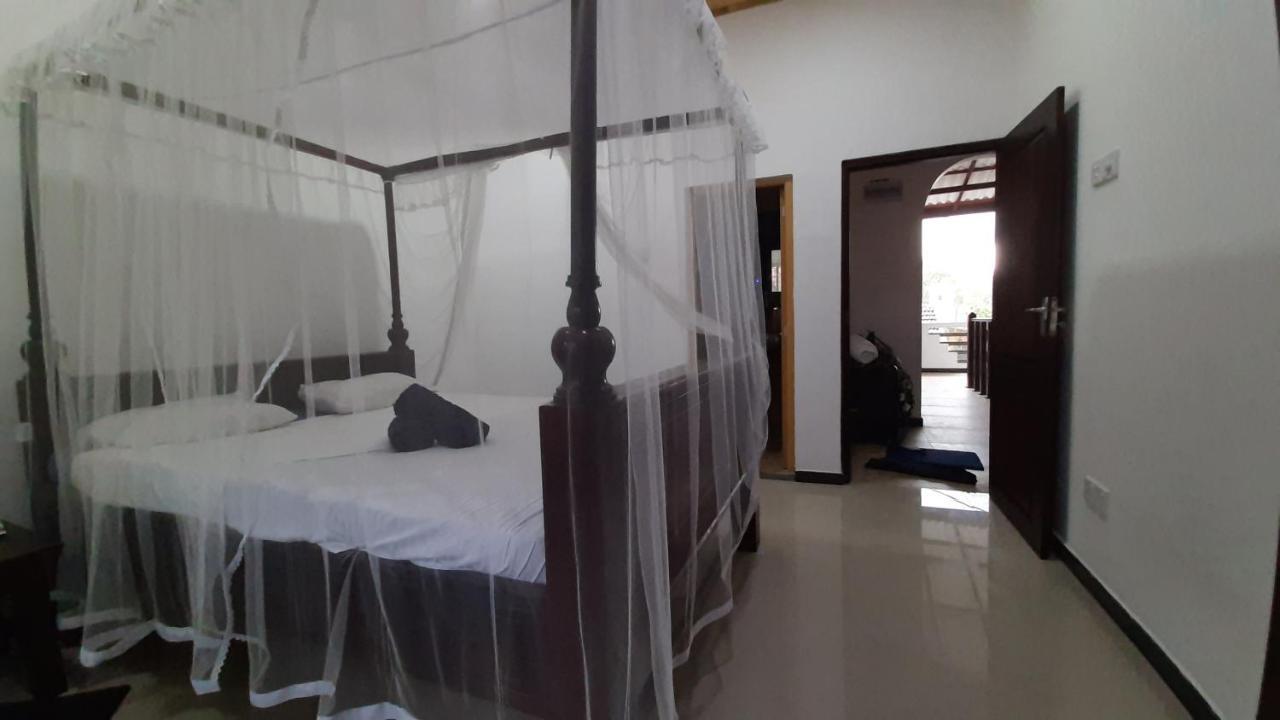 Bandulas Beach House Hikkaduwa Bagian luar foto