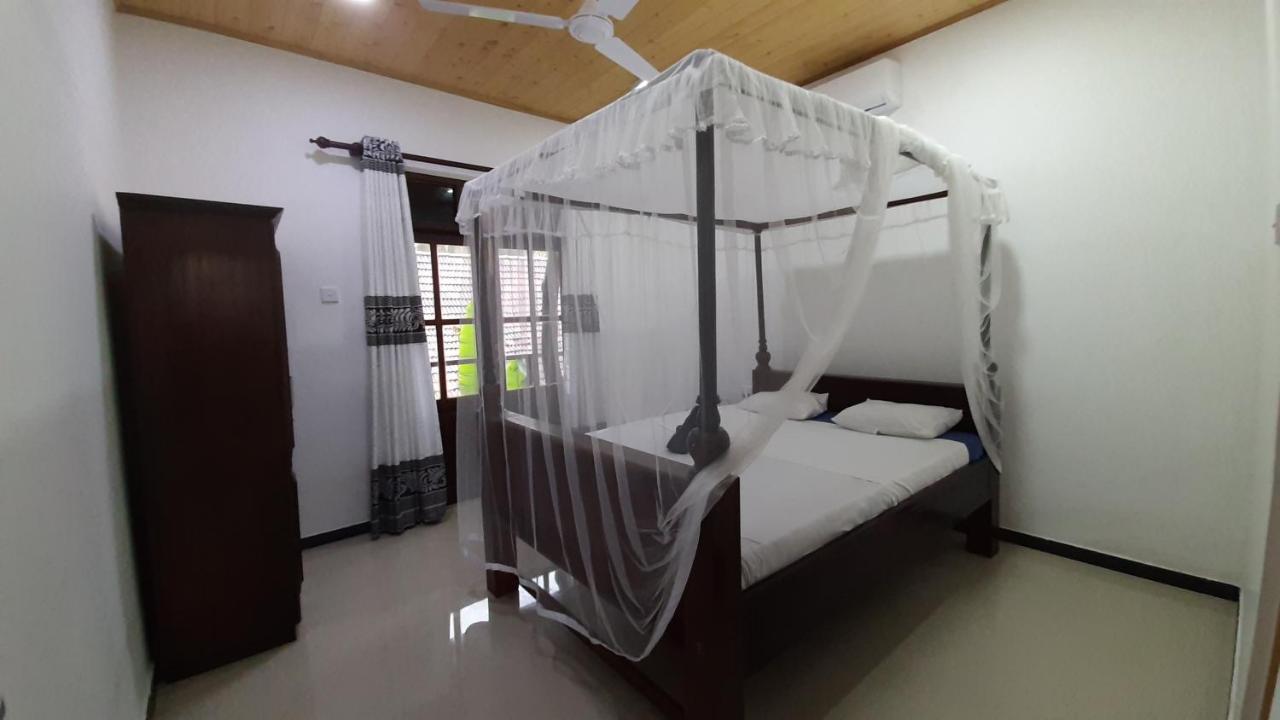 Bandulas Beach House Hikkaduwa Bagian luar foto