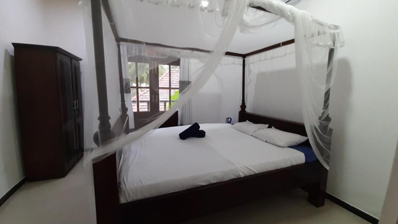 Bandulas Beach House Hikkaduwa Bagian luar foto