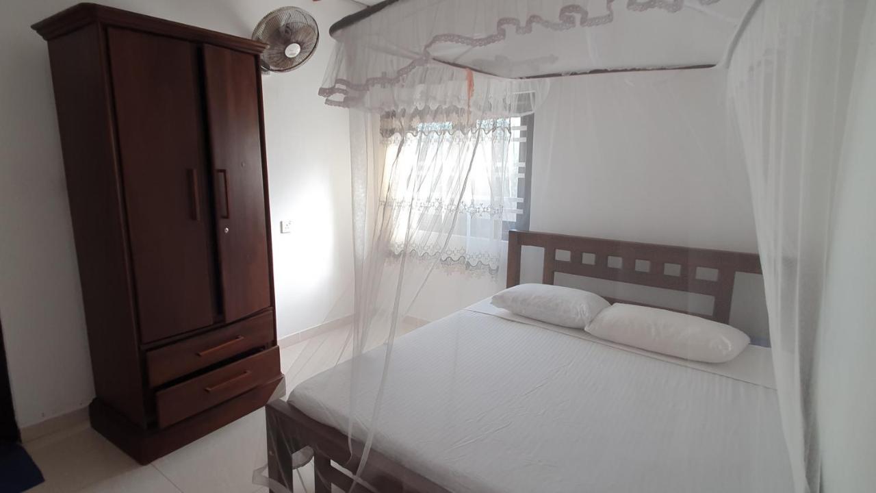 Bandulas Beach House Hikkaduwa Bagian luar foto