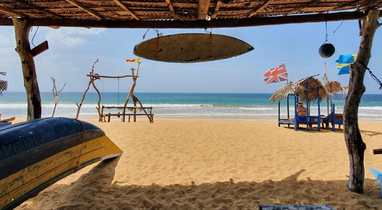 Bandulas Beach House Hikkaduwa Bagian luar foto
