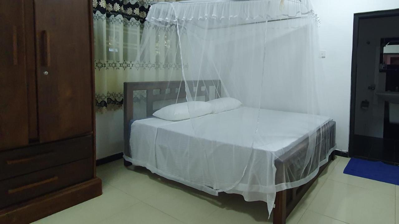 Bandulas Beach House Hikkaduwa Bagian luar foto