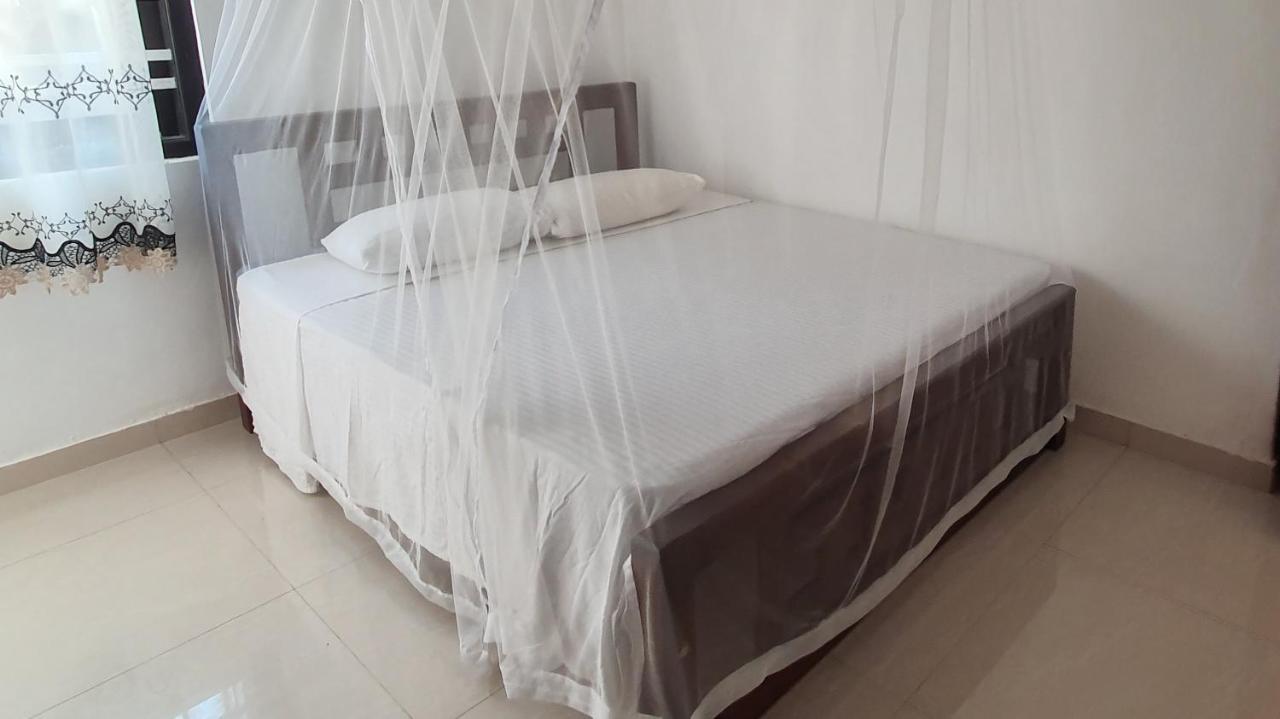 Bandulas Beach House Hikkaduwa Bagian luar foto