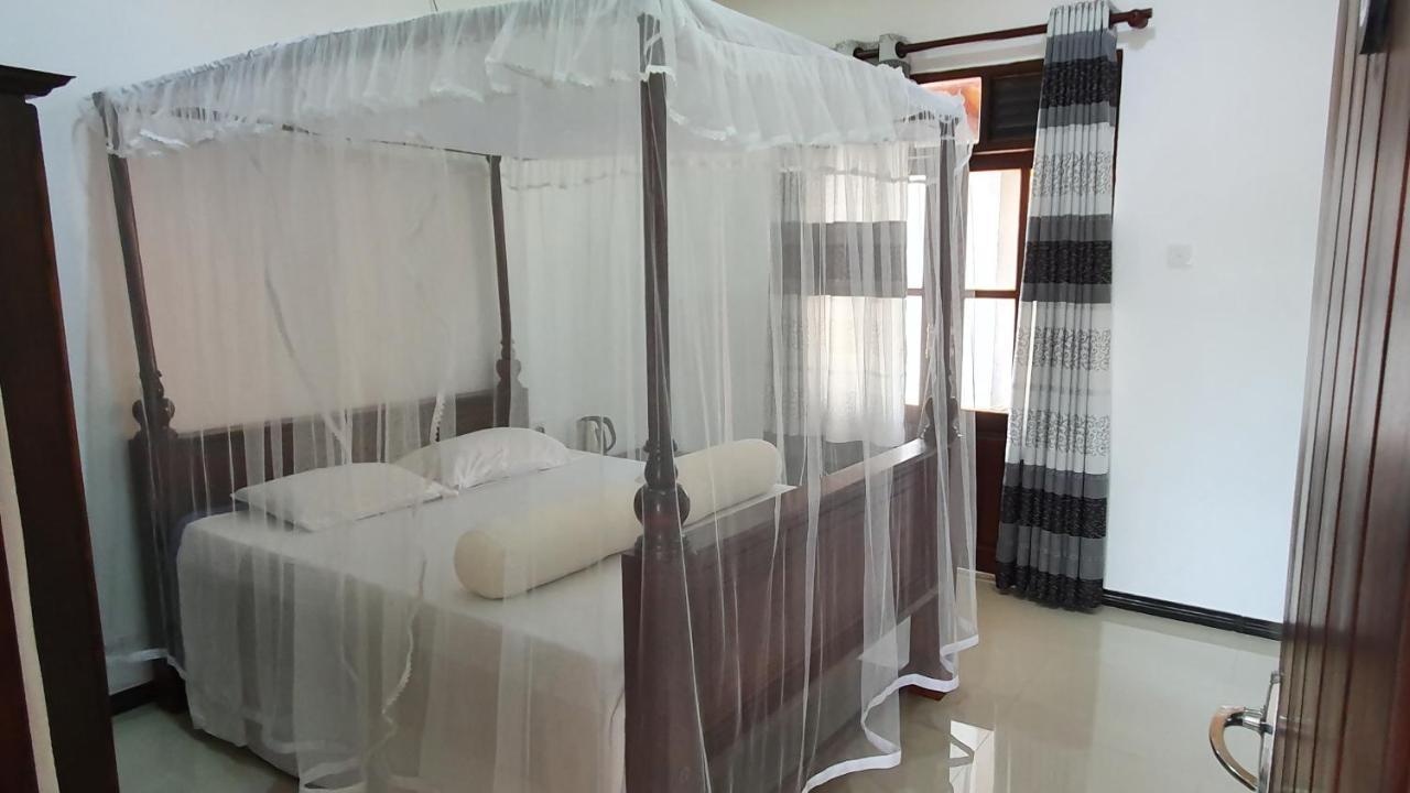 Bandulas Beach House Hikkaduwa Bagian luar foto